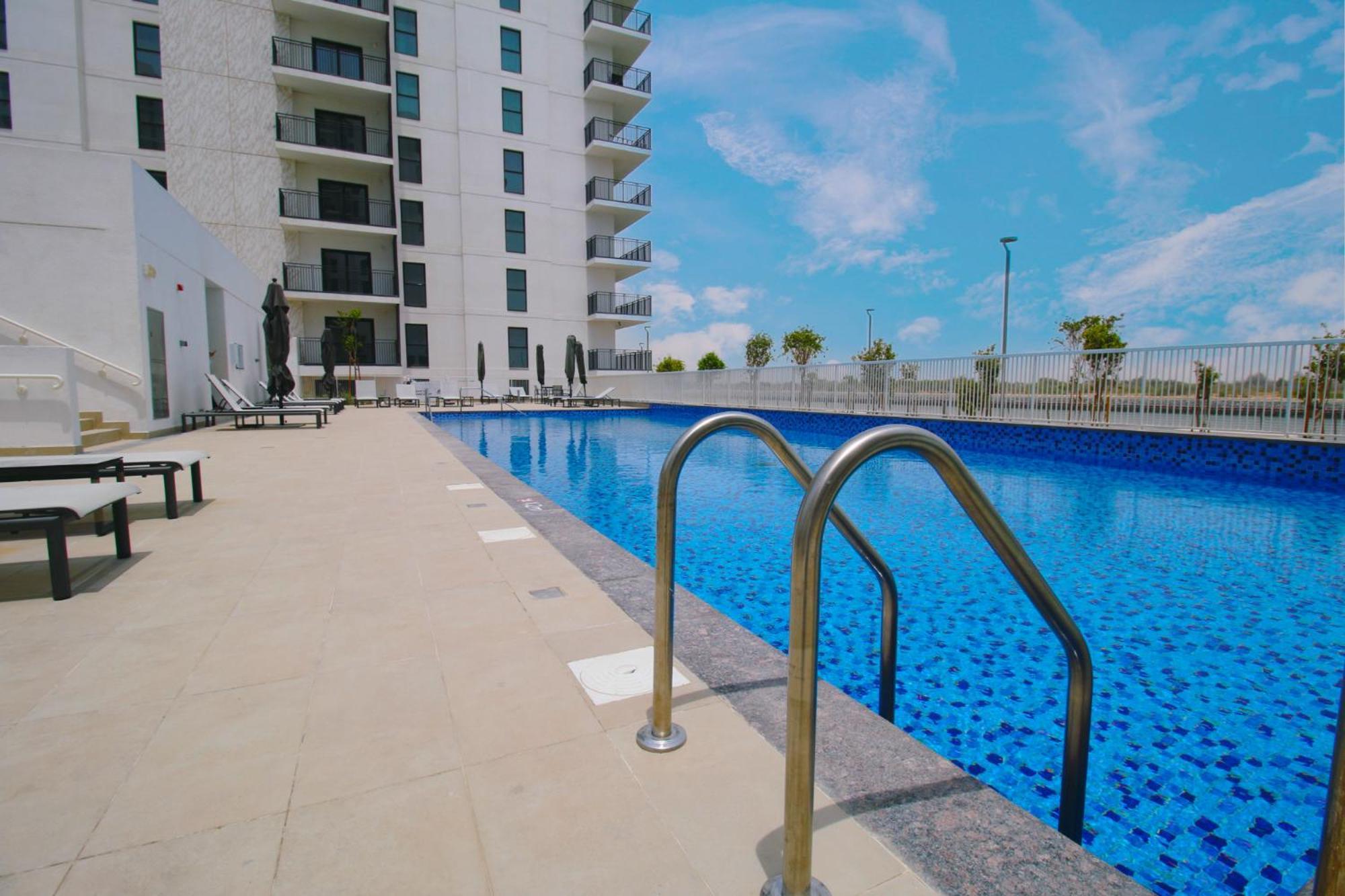 Classy Modern Canal And Pool View Appartamento Abu Dhabi